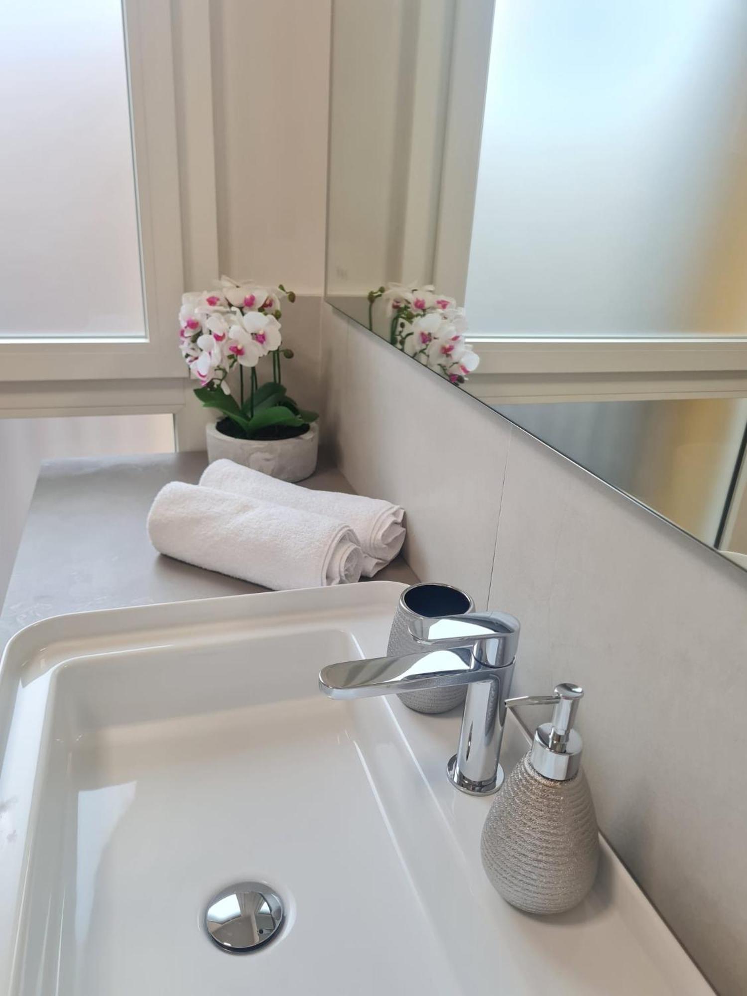 Apartamento Nel Sole Business Bolonia Exterior foto